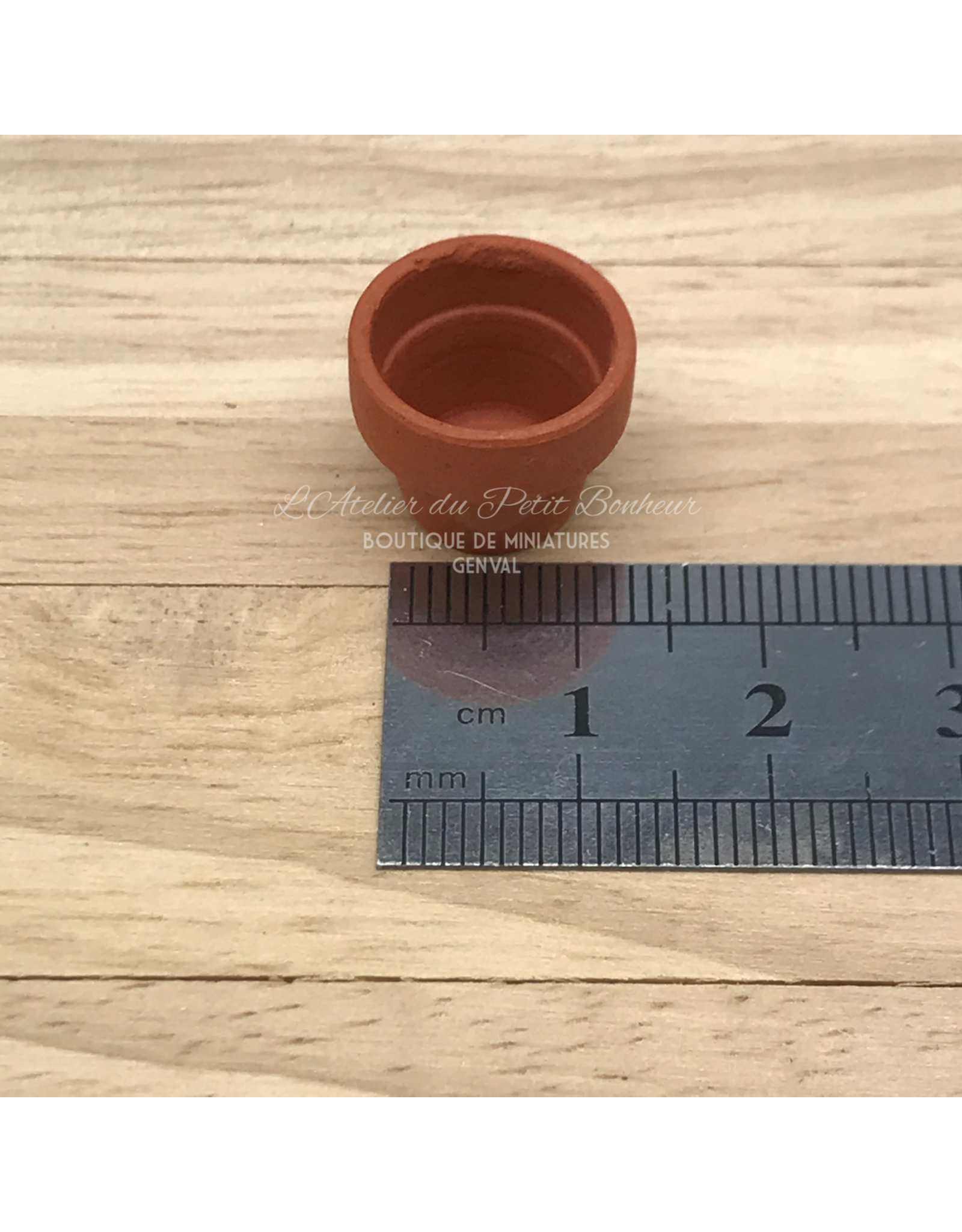 Petit pot de fleurs en terre cuite