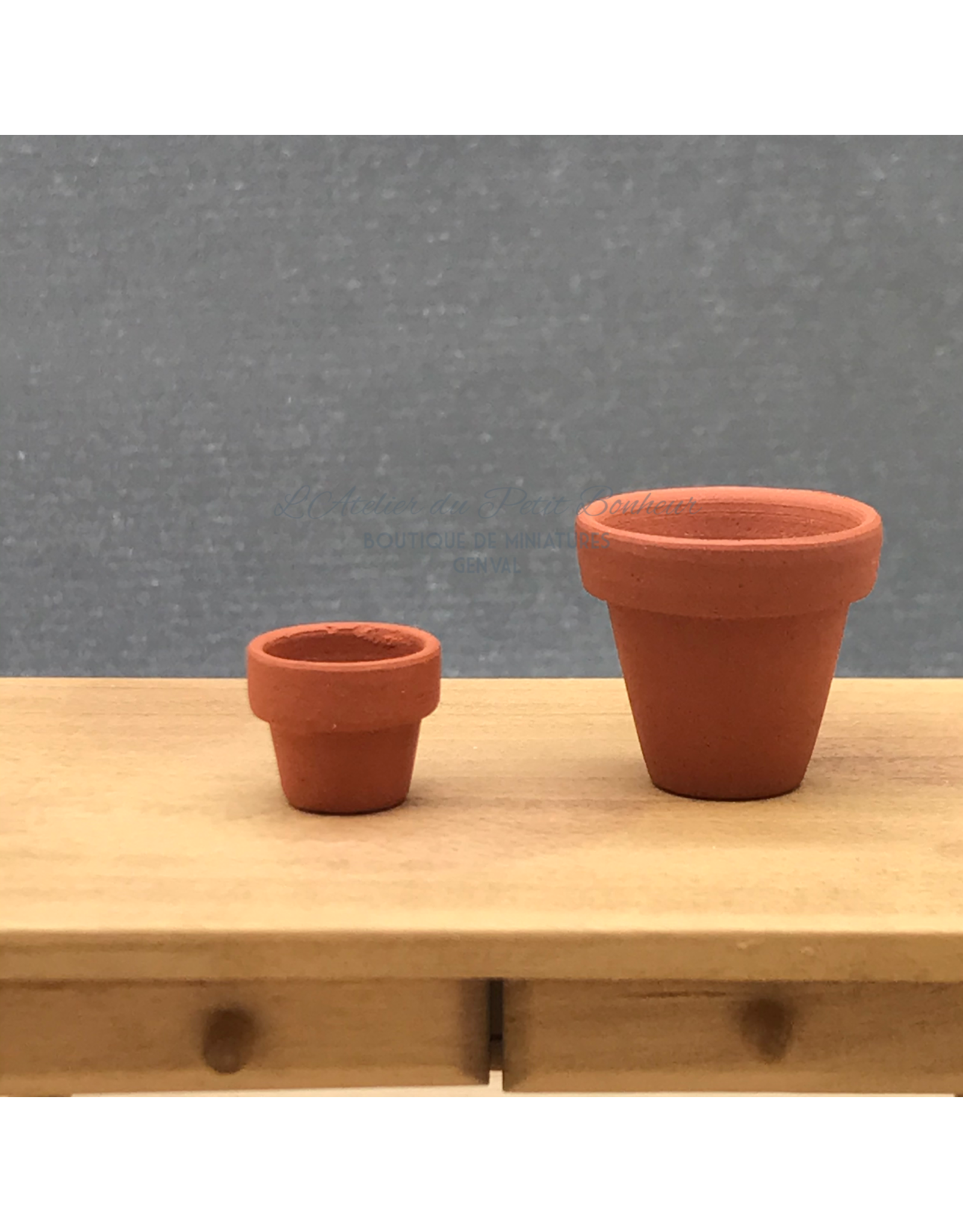 Petit pot de fleurs en terre cuite