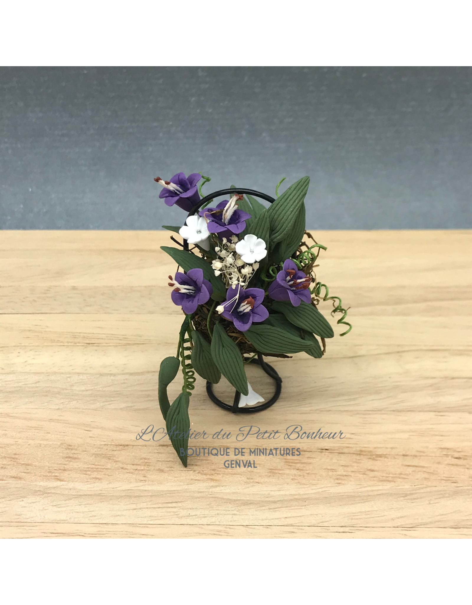 Petit arrangement floral avec support miniature 1:12
