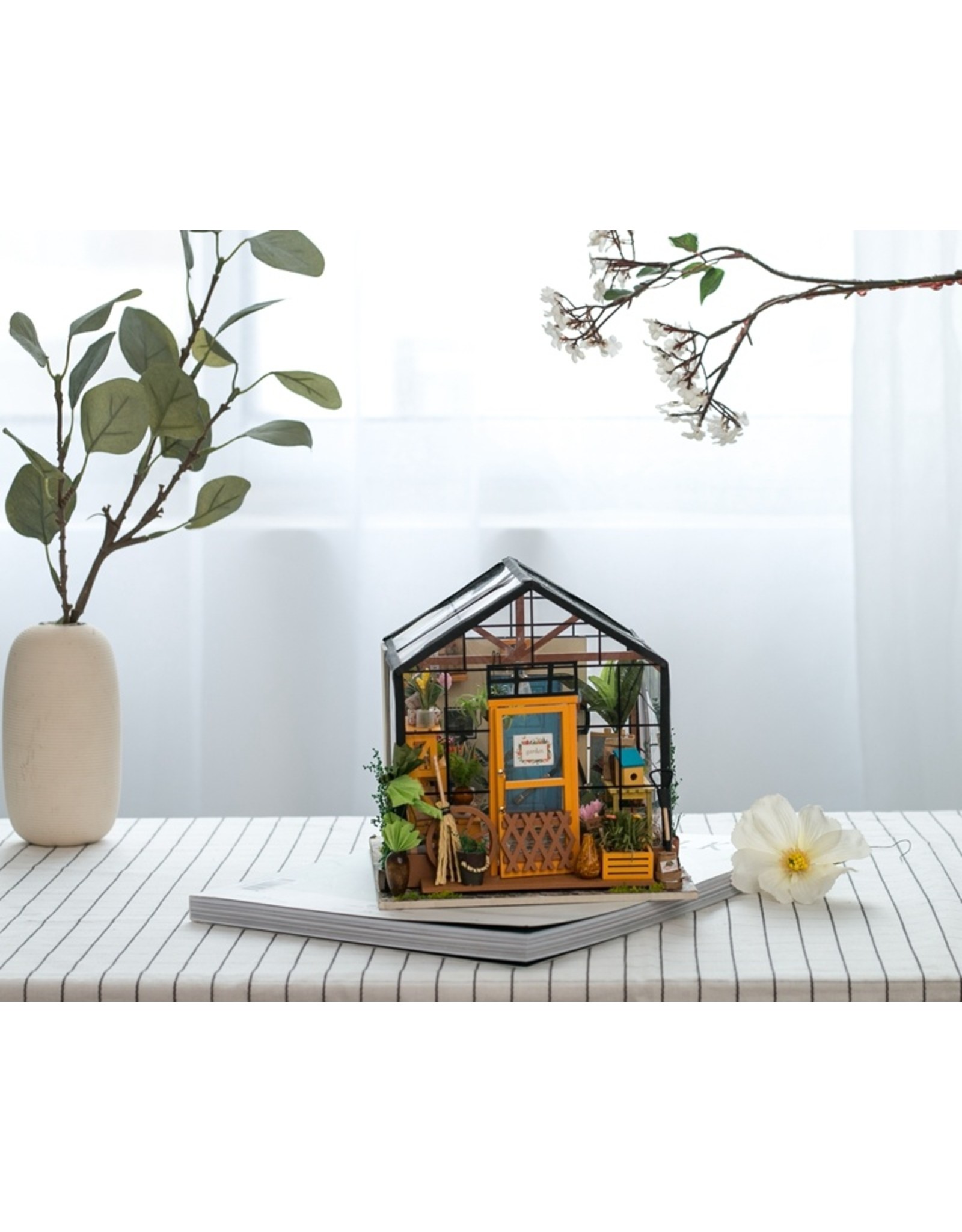 Rolife Cathy's Flower house DG104 - Rolife DIY Miniature Dollhouse