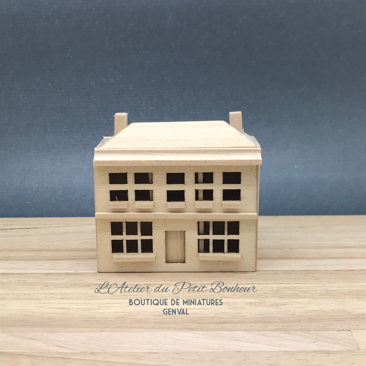 Armoire Maison Poupée Miniature échelle 1:12 - Bois Blanc - Double Porte - Accessoire Décoration Maison Poupée