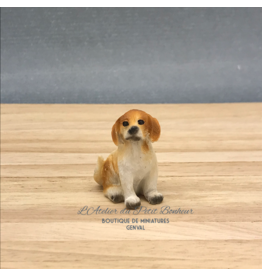 Petit Beagle assis miniature 1:12