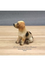 Beagle assis miniature 1:12