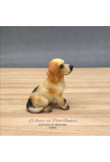 Beagle assis miniature 1:12