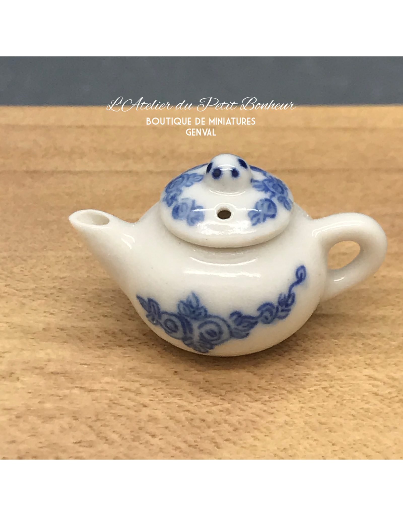 CI International Porcelain Théière blanche et bleue miniature 1:12