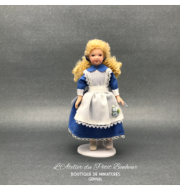 Petite fille robe bleue tablier blanc miniature 1:12