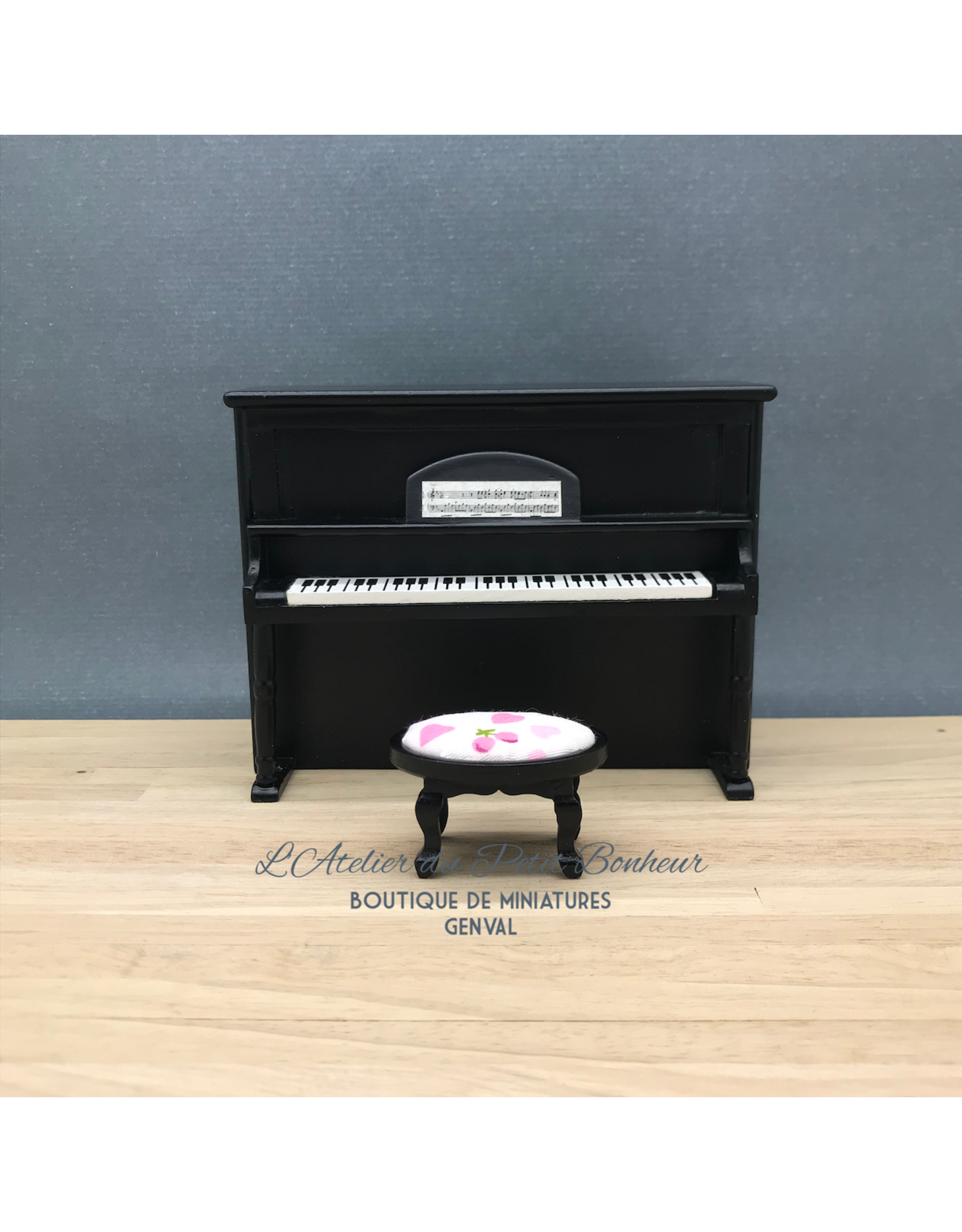 Piano droit noir miniature 1:12