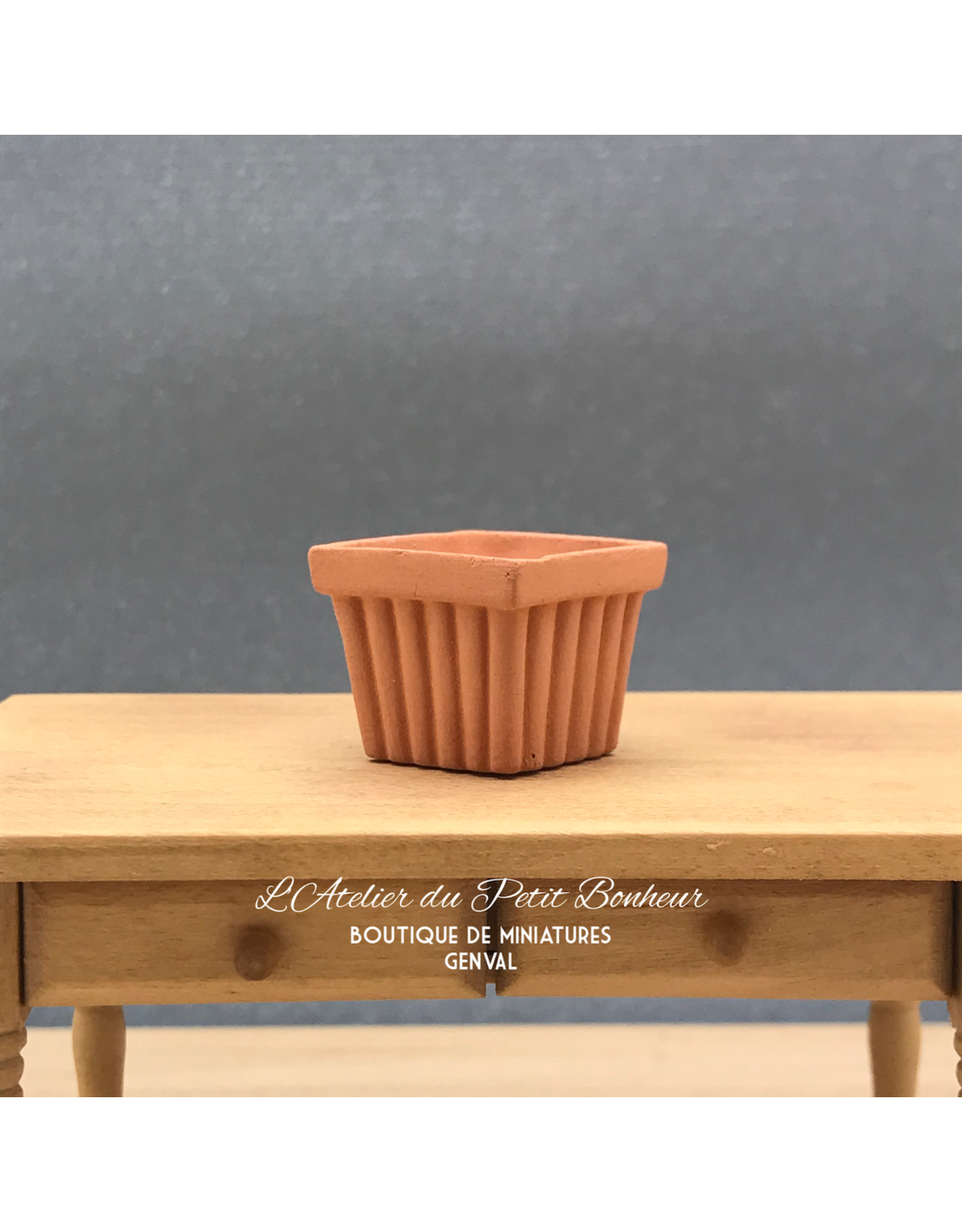 CP Prestige Ceramics (UK) Pot de fleur carré en terre-cuite (petit) miniature 1:12