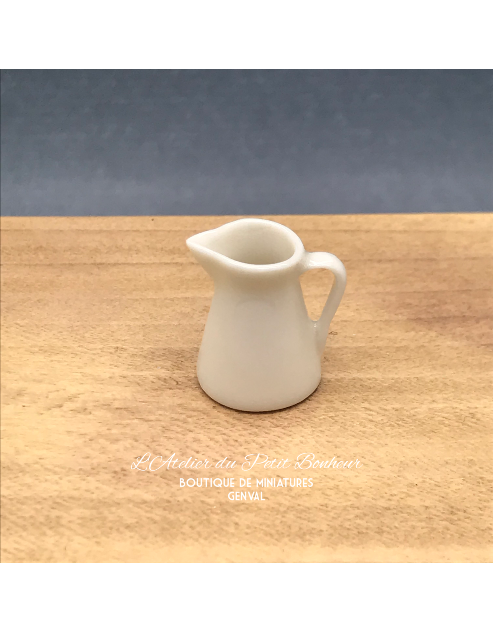 Cruche en porcelaine blanche miniature 1:12