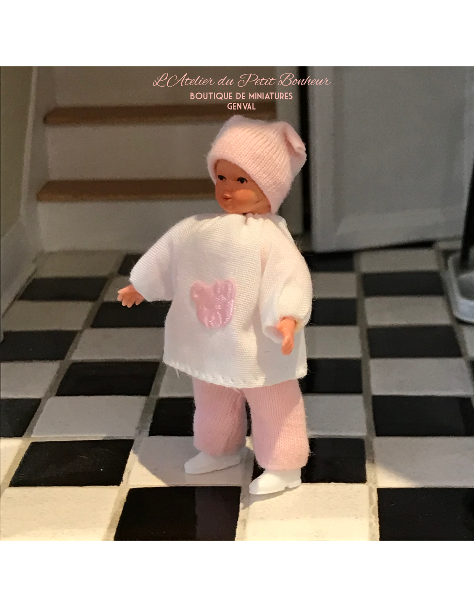 Caco Dolls Grand bébé rose miniature 1:12