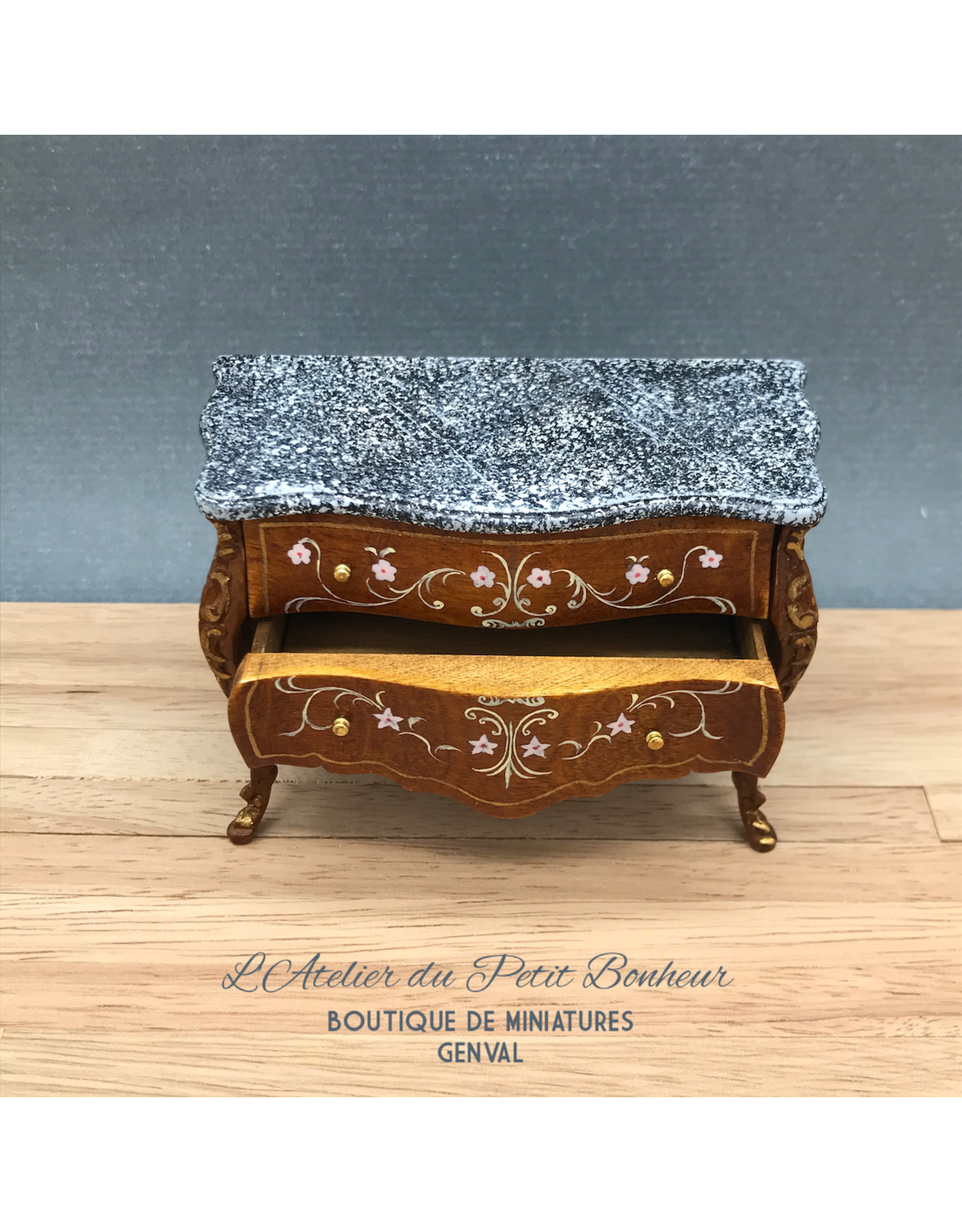 Créal Commode Louis XV noyer decor fleuri