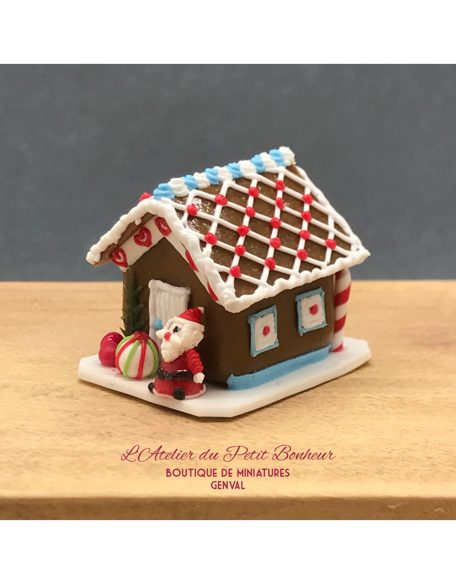 Maison pain d'épice avec Père Noël miniature 1:12