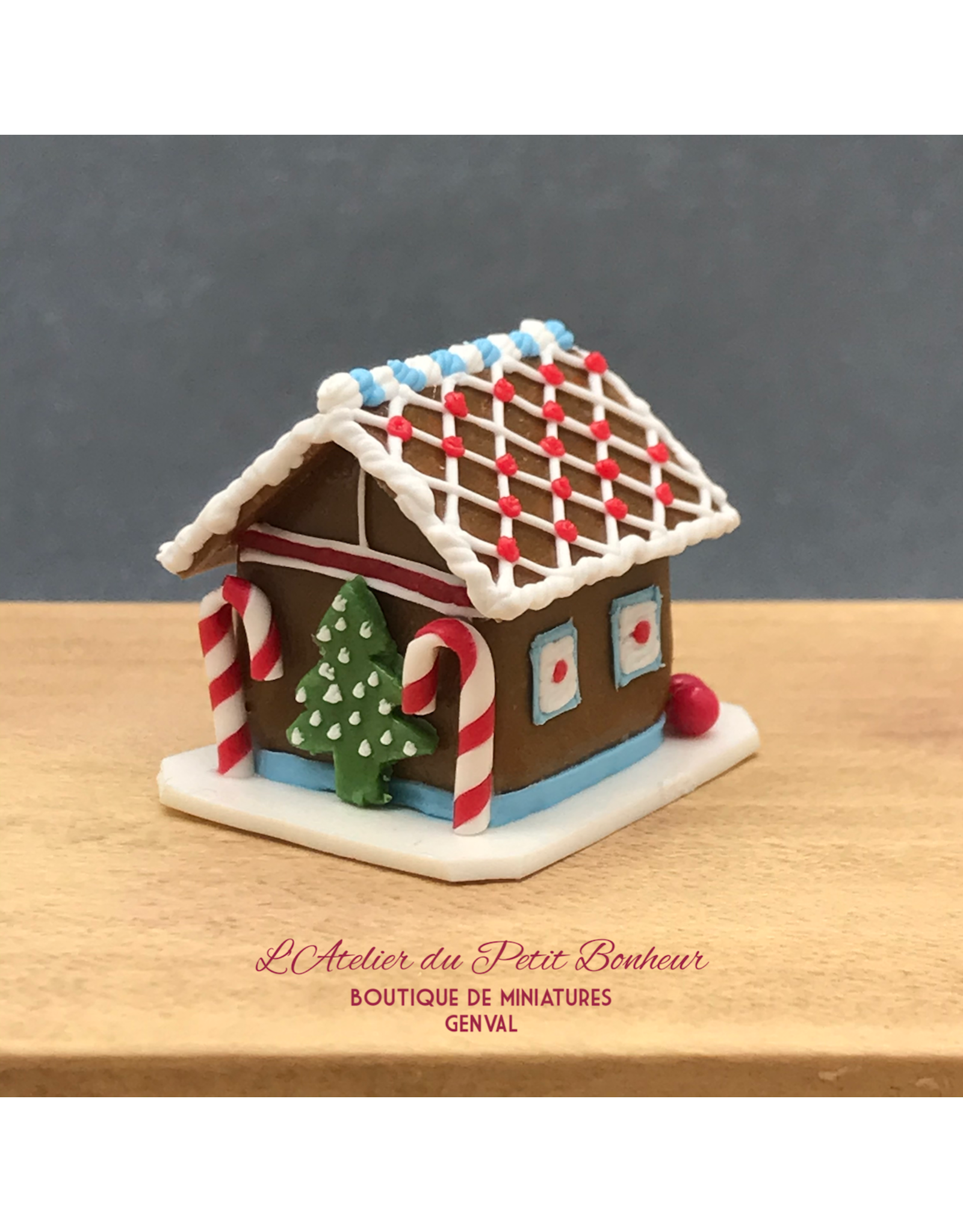 Maison pain d'épice avec Père Noël miniature 1:12