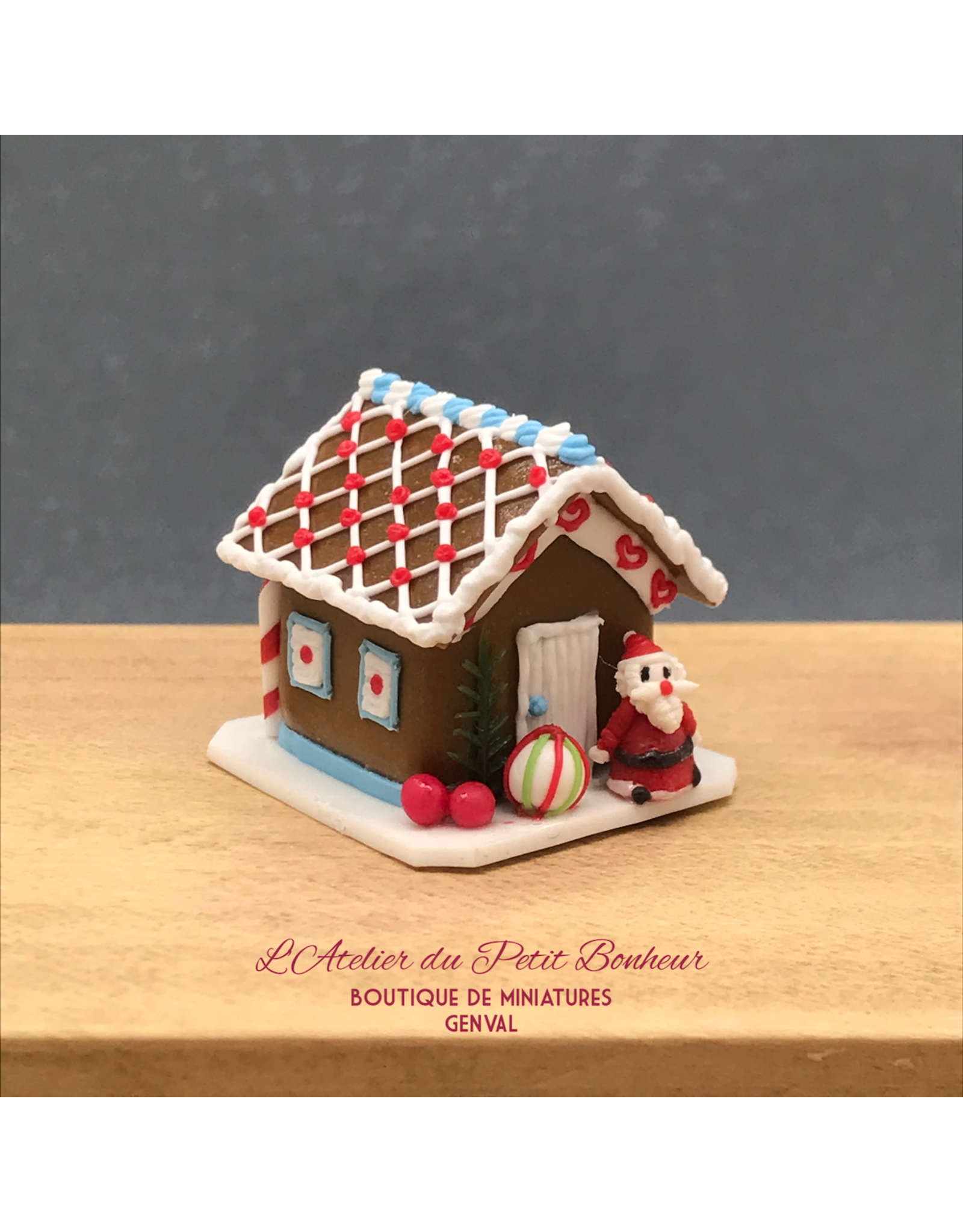 Maison pain d'épice avec Père Noël miniature 1:12