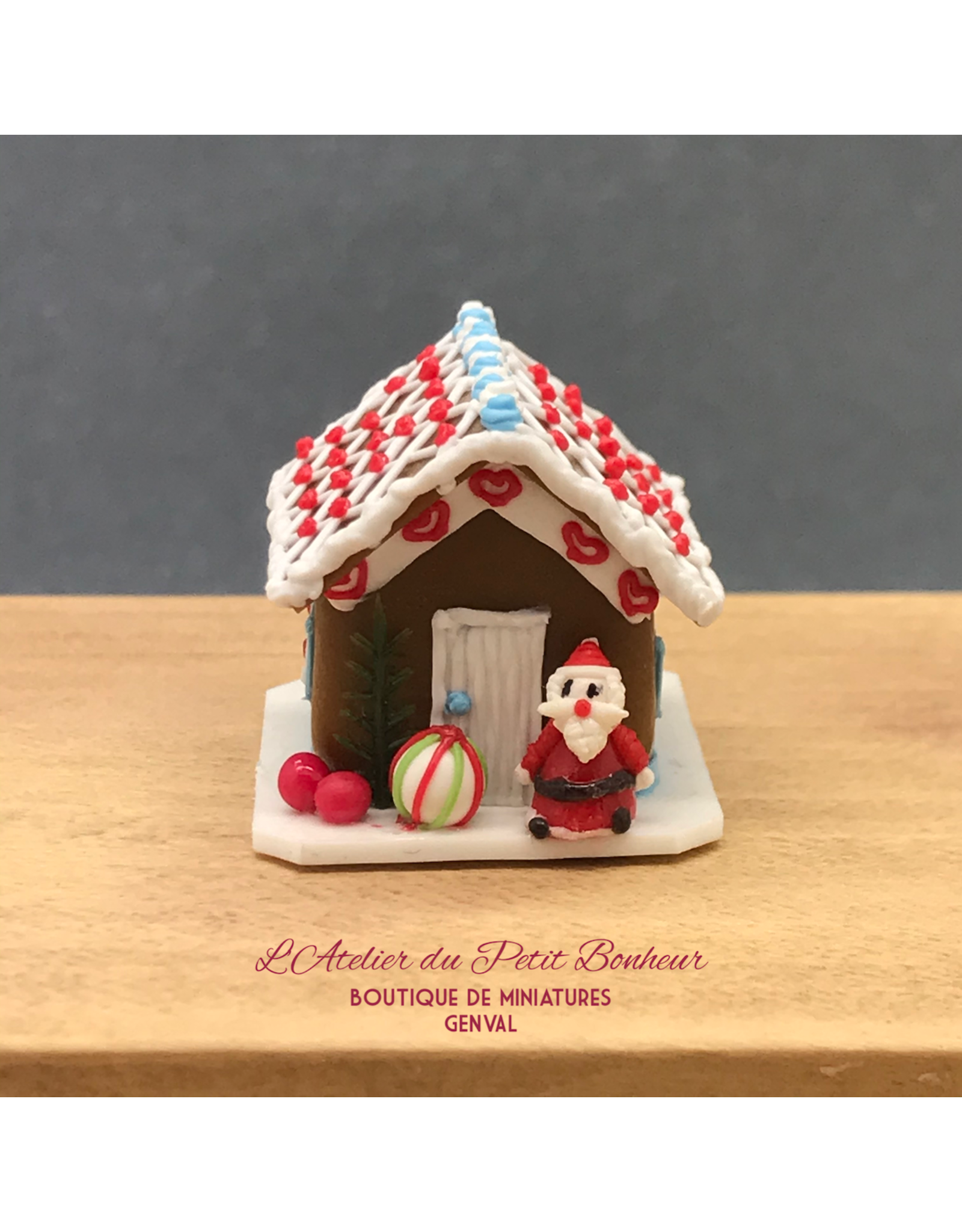 Maison pain d'épice avec Père Noël miniature 1:12