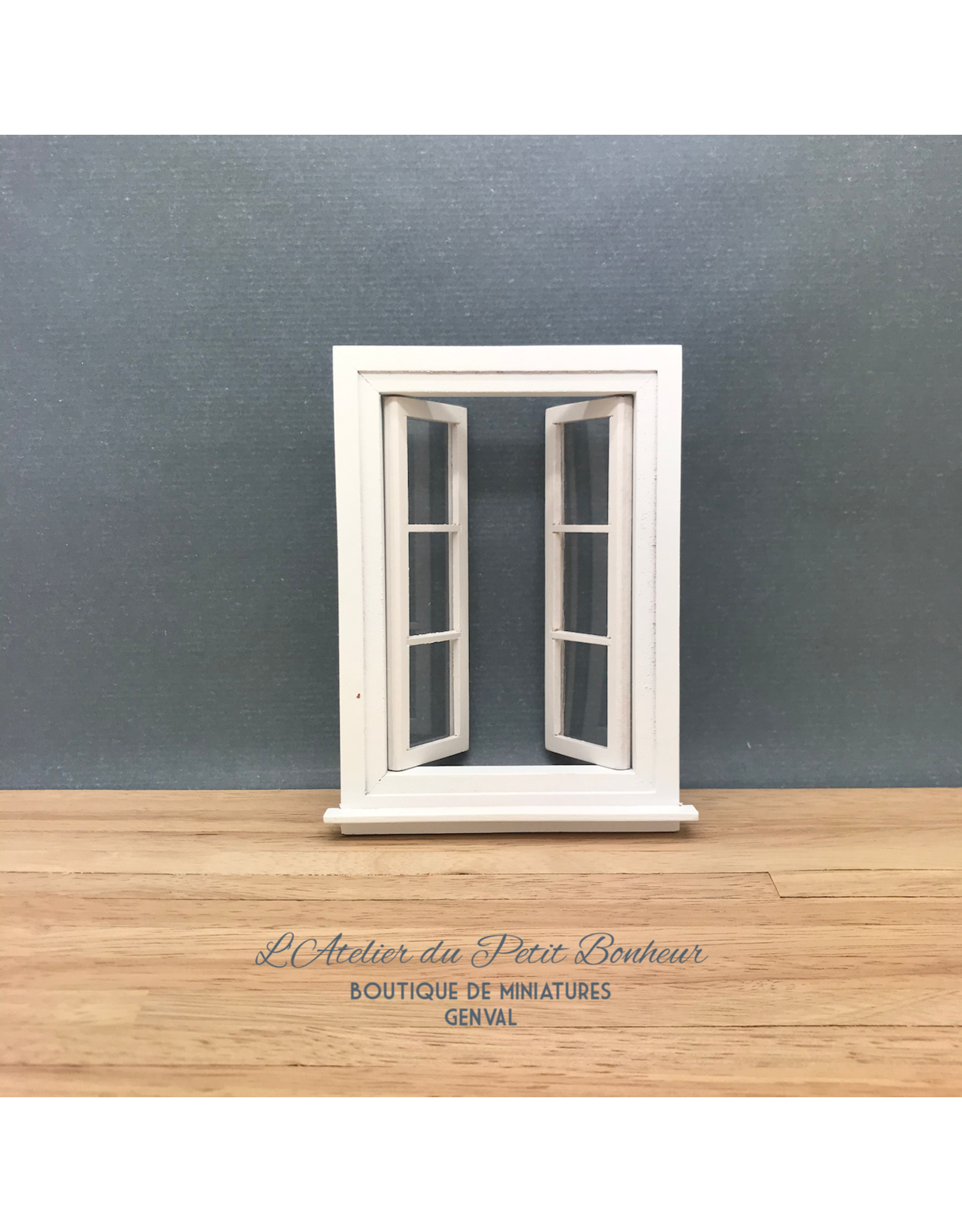 Petite fenêtre fonctionnelle blanche miniature 1:12