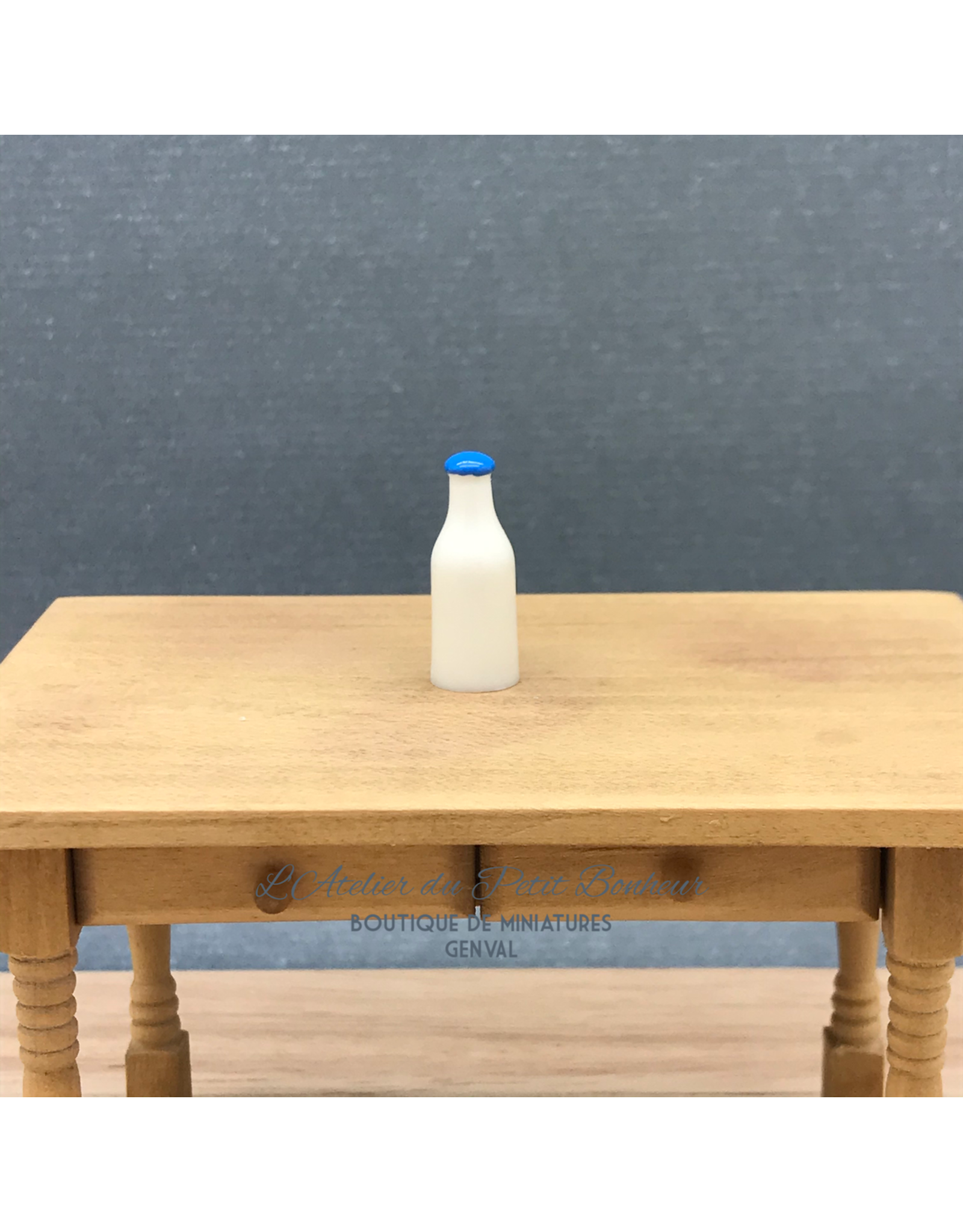 Bouteille de lait (résine) miniature 1:12