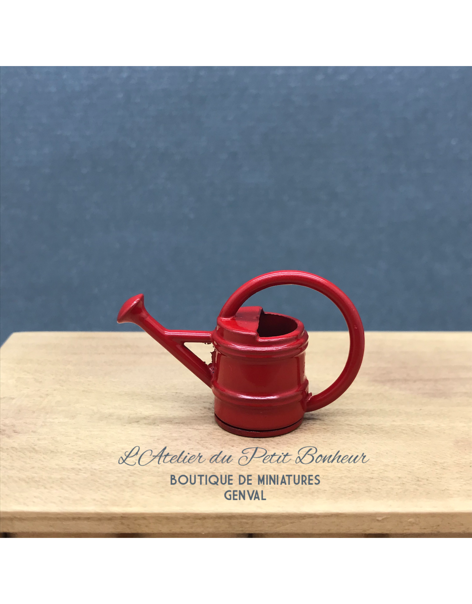 Arrosoir rouge miniature 1:12