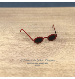 Lunettes de soleil rouge miniatures 1:12