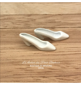 Chaussures blanches miniatures 1:12