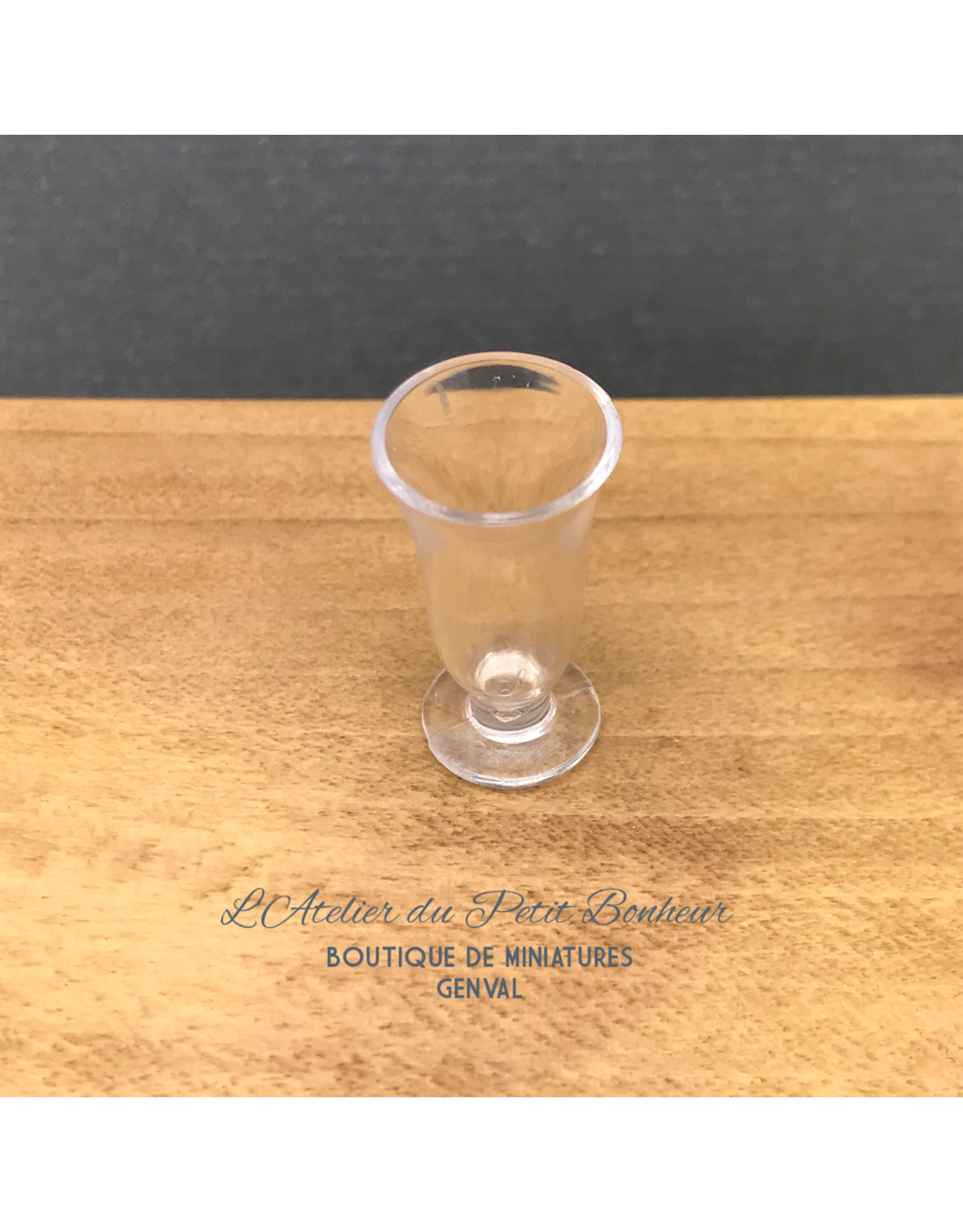 Vase haut en plastique miniature 1:12
