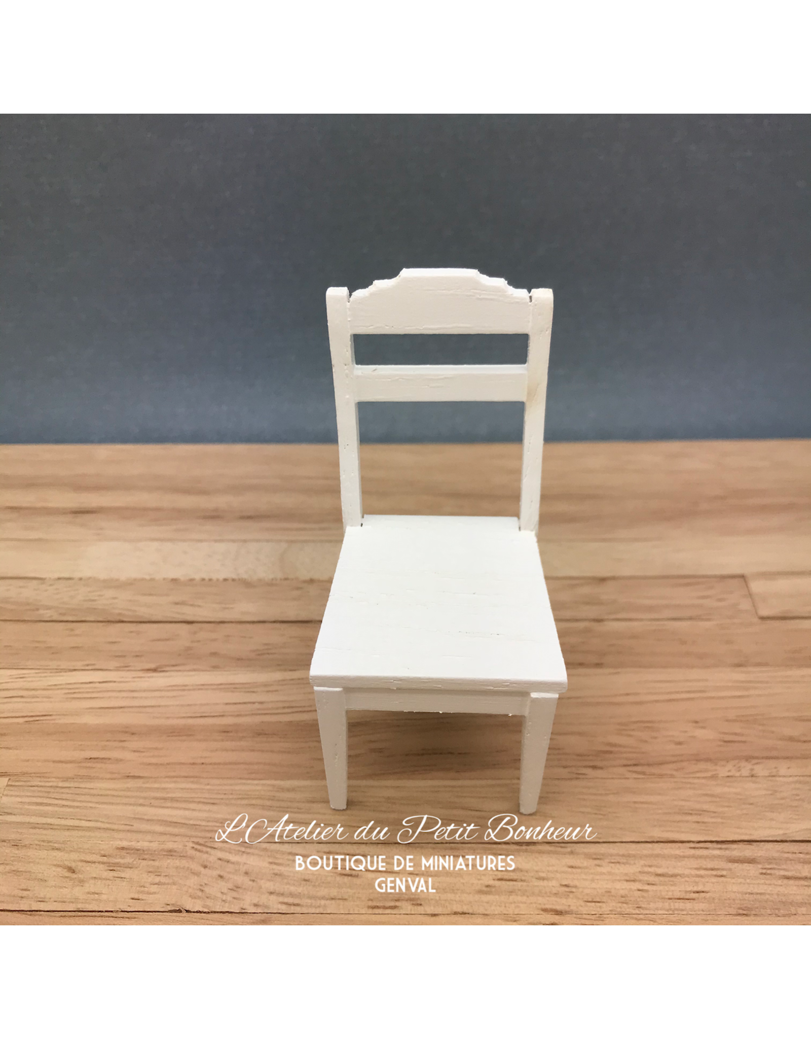 Chaise blanche miniature 1:12
