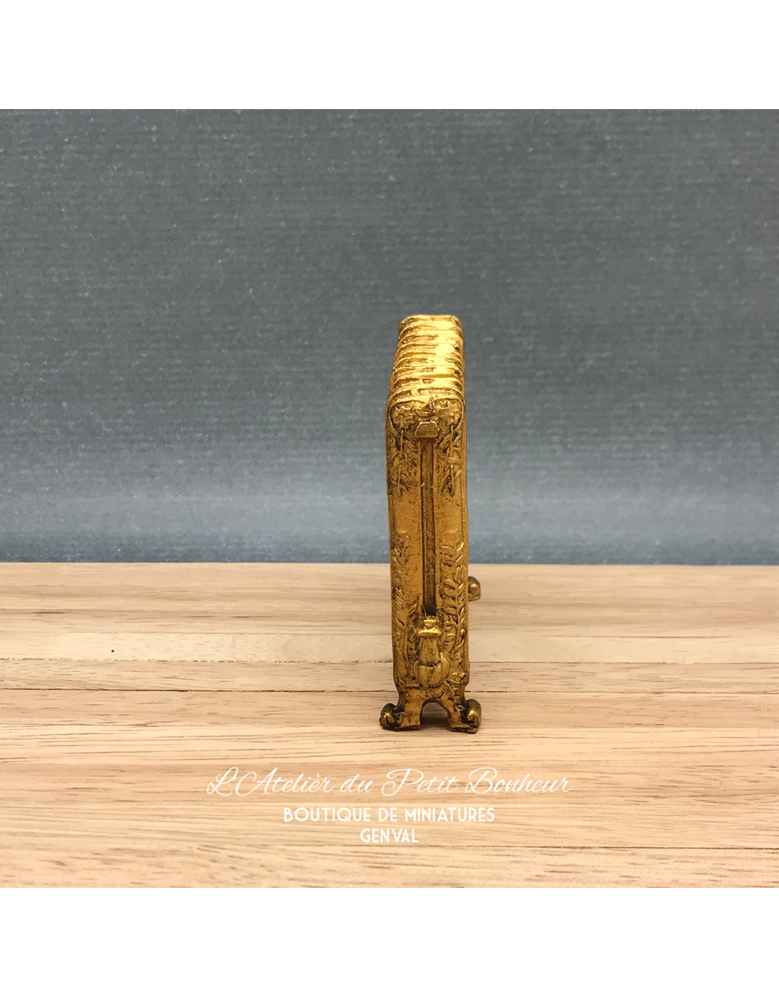 Radiateur doré miniature 1:12