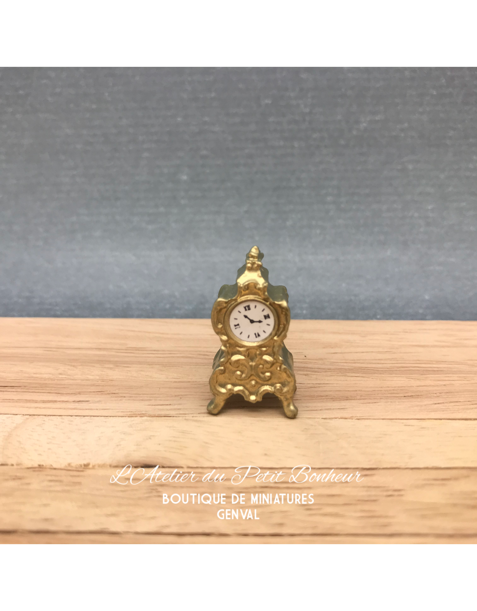 Horloge dorée (résine) miniature 1:12