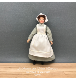 Femme, cuisinière miniature 1:12