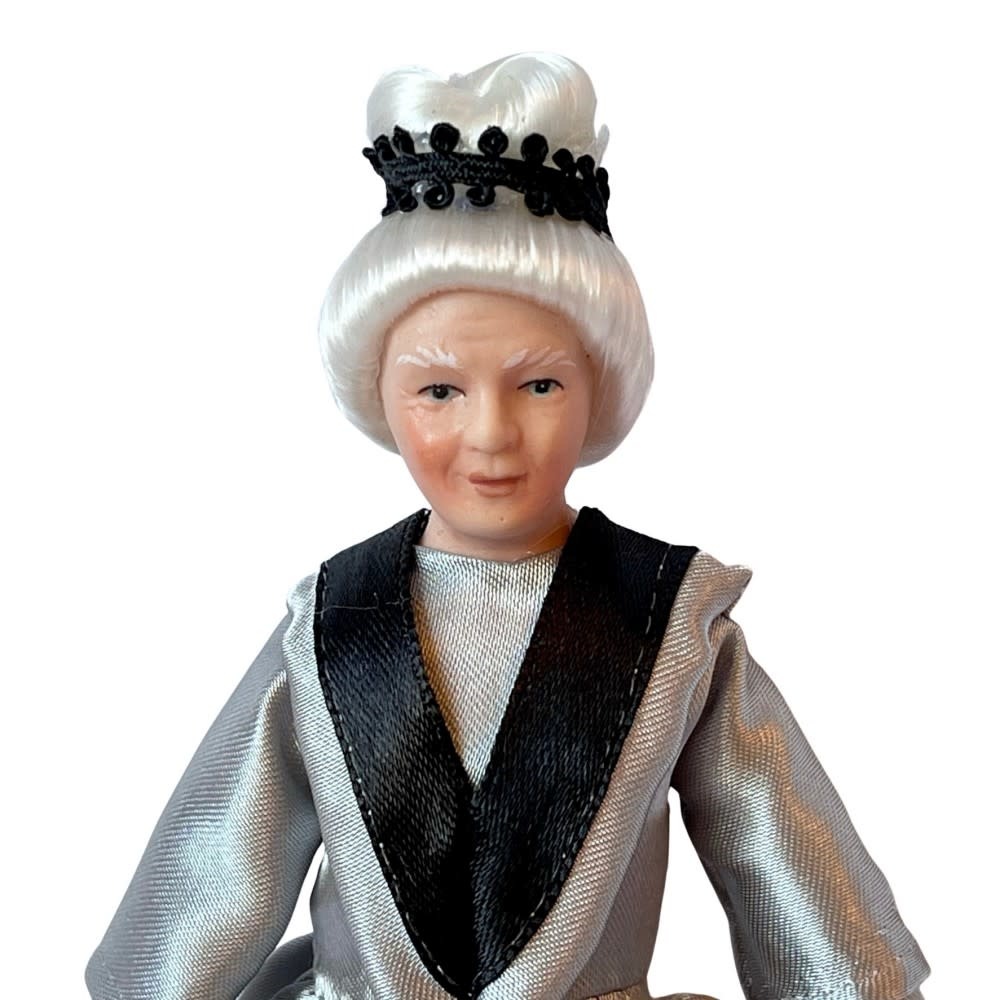 Grand mere robe grise Petit Bonheur