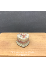 Gâteau rose en forme de coeur miniature 1:12