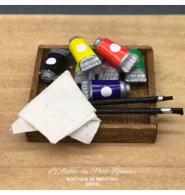 Boîte avec tubes de peinture et pinceaux miniature 1:12