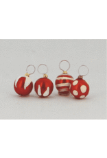 4 boules de Noël décorées