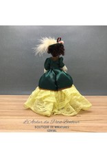 Femme en robe verte miniature 1:12