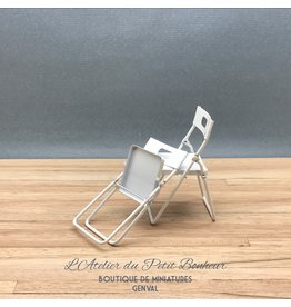 Chaises pliantes blanches (2) miniatures 1:12