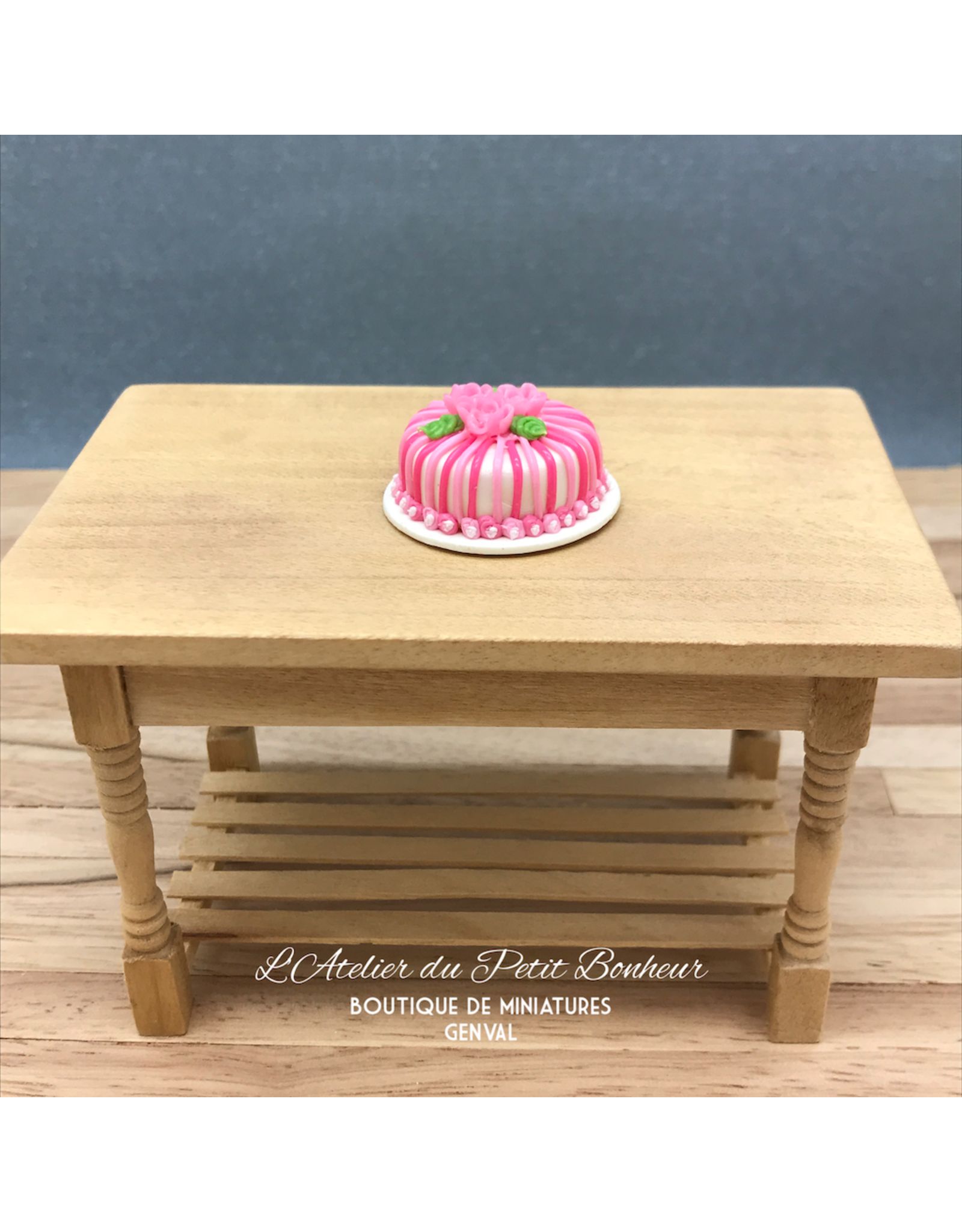 Gâteau avec 3 roses miniature 1:12