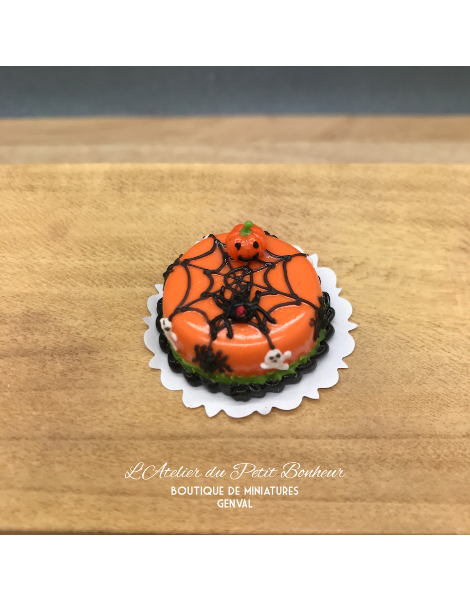 Gâteau Halloween orange toile d'araignée