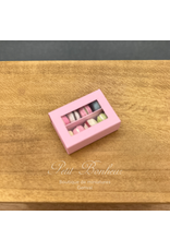 Boîte rose avec 8 macarons miniature 1:12