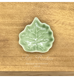 Assiette/Plat en forme de feuille vert pâle miniature 1:12