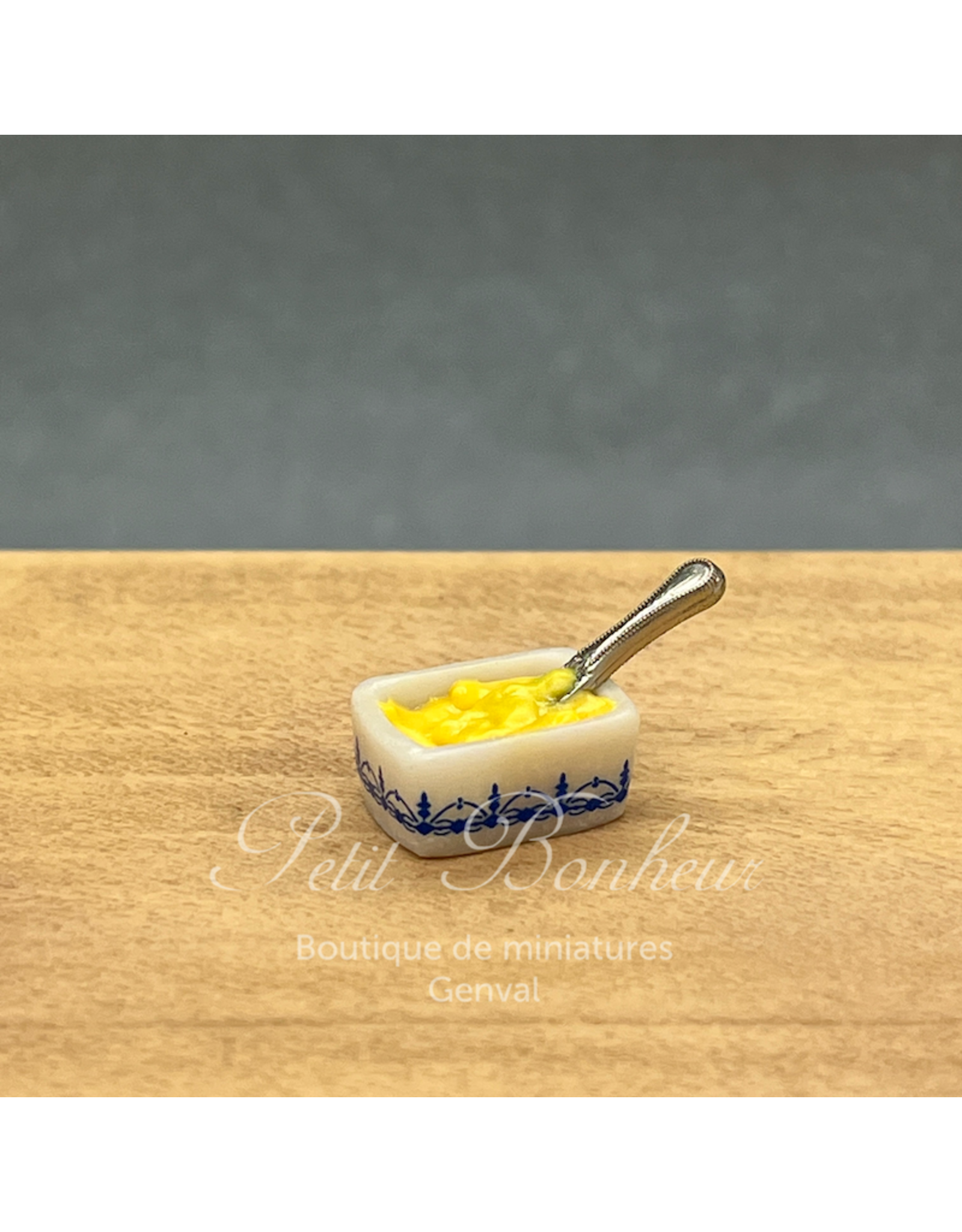 Beurrier blanc et bleu  avec beurre & couteau miniature 1:12