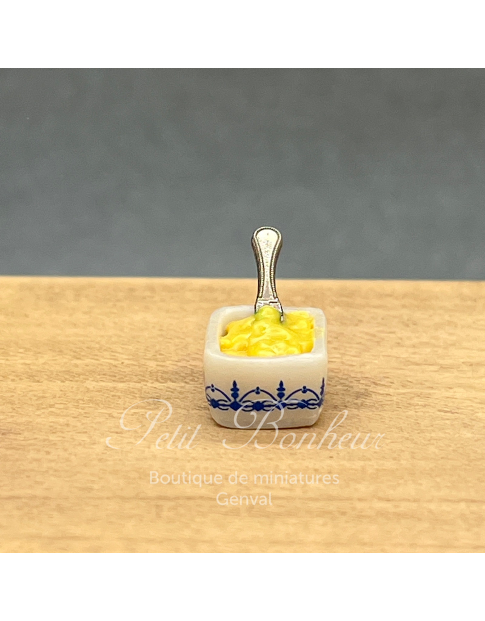 Beurrier blanc et bleu  avec beurre & couteau miniature 1:12