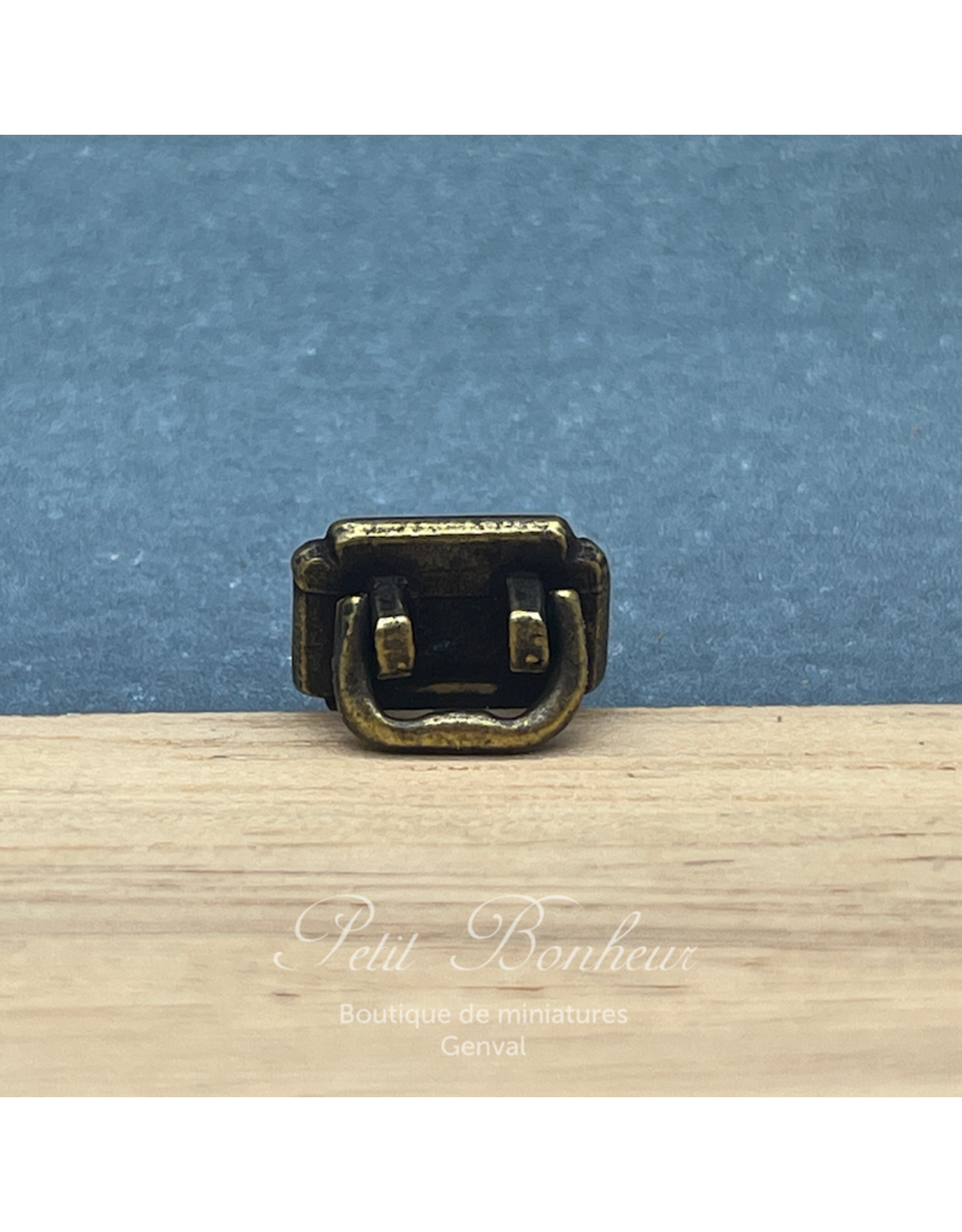 Poignée pour malles finition antique, miniature 1:12