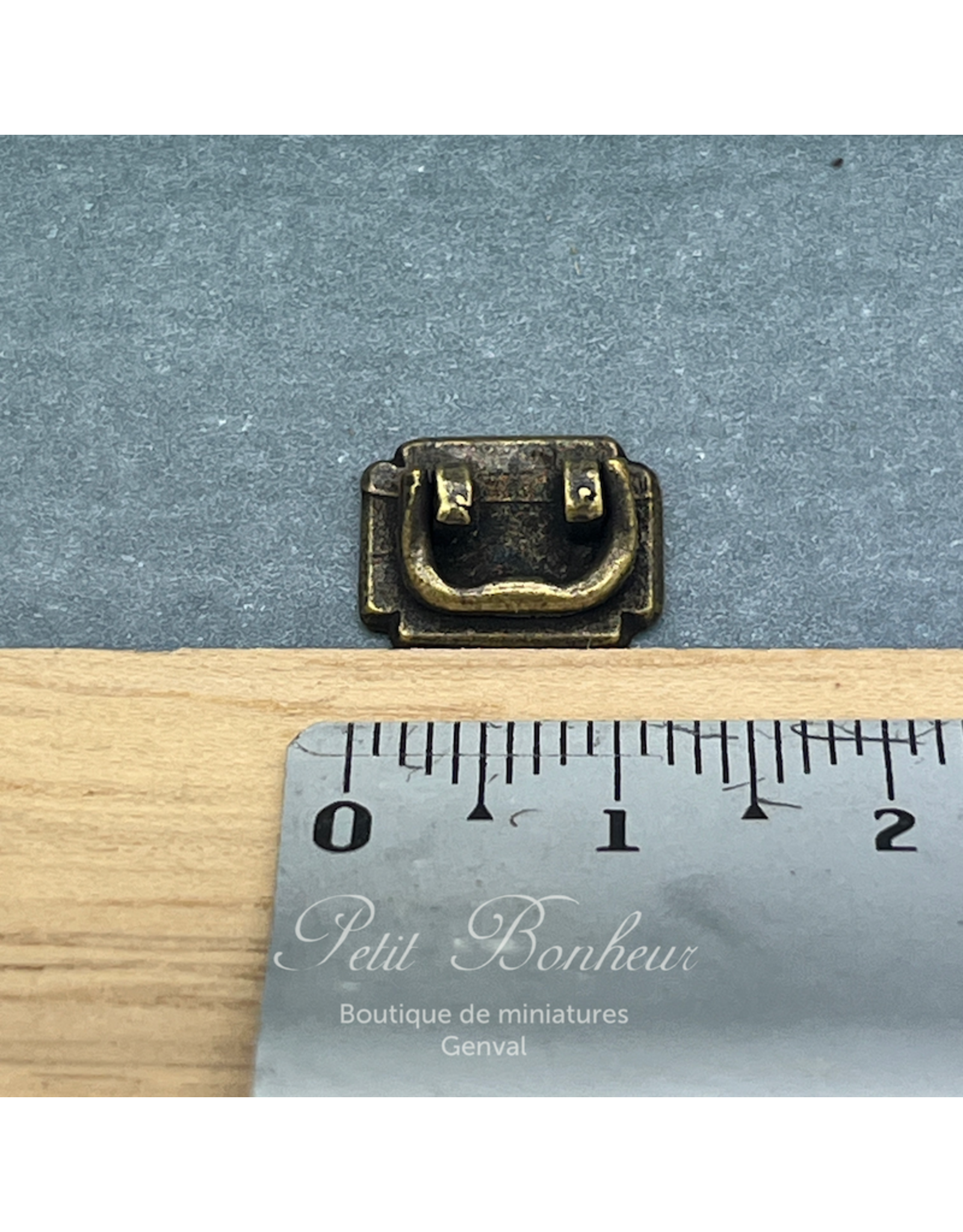 Poignée pour malles finition antique, miniature 1:12