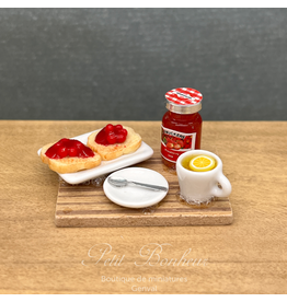 Plateau petit déjeuner avec deux toasts (fraise) miniature 1:12