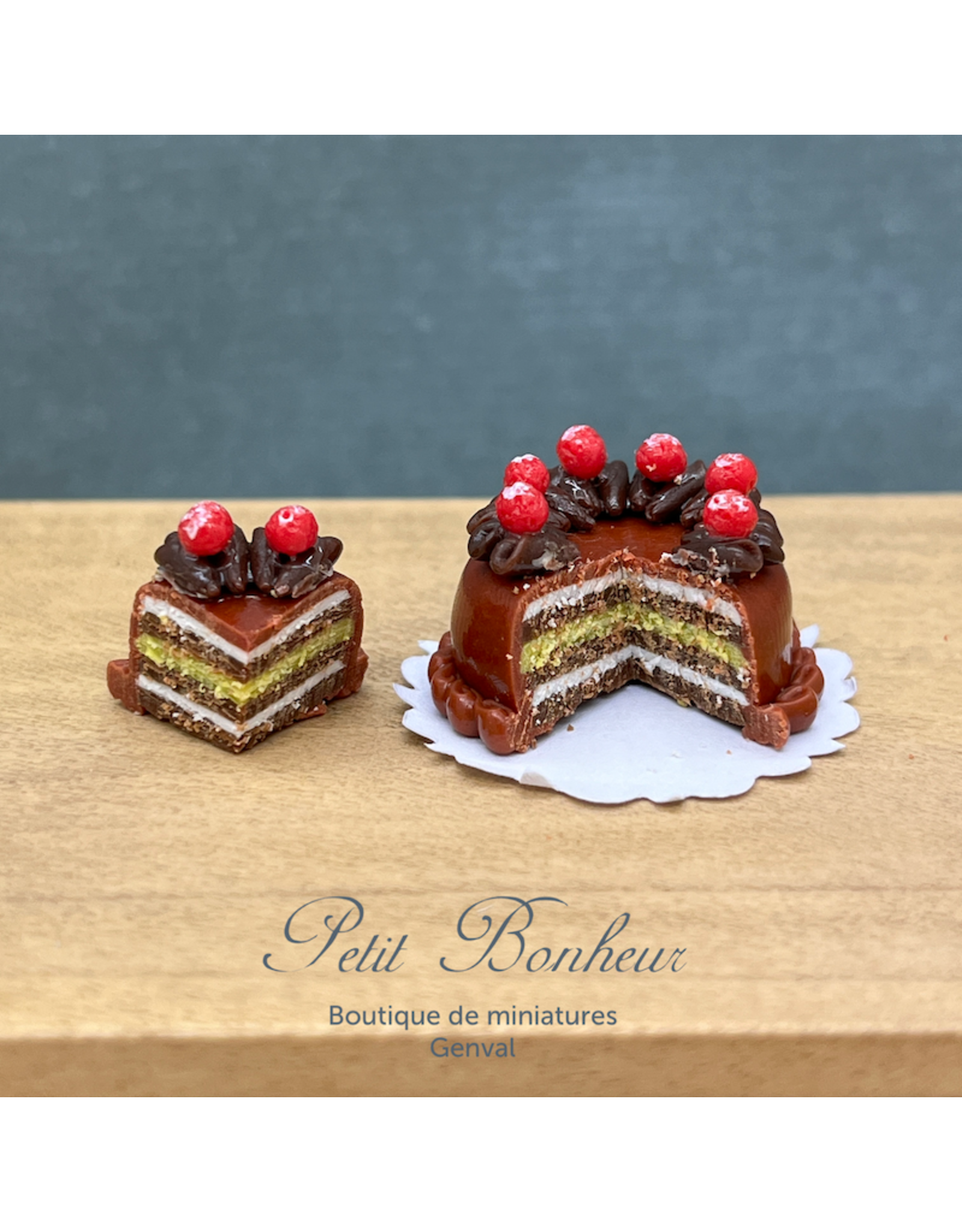 Gâteau Forêt Noire (1 part coupée) miniature 1:12