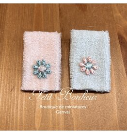 Essuies de bain (1 bleu & 1 rose) miniatures 1:12