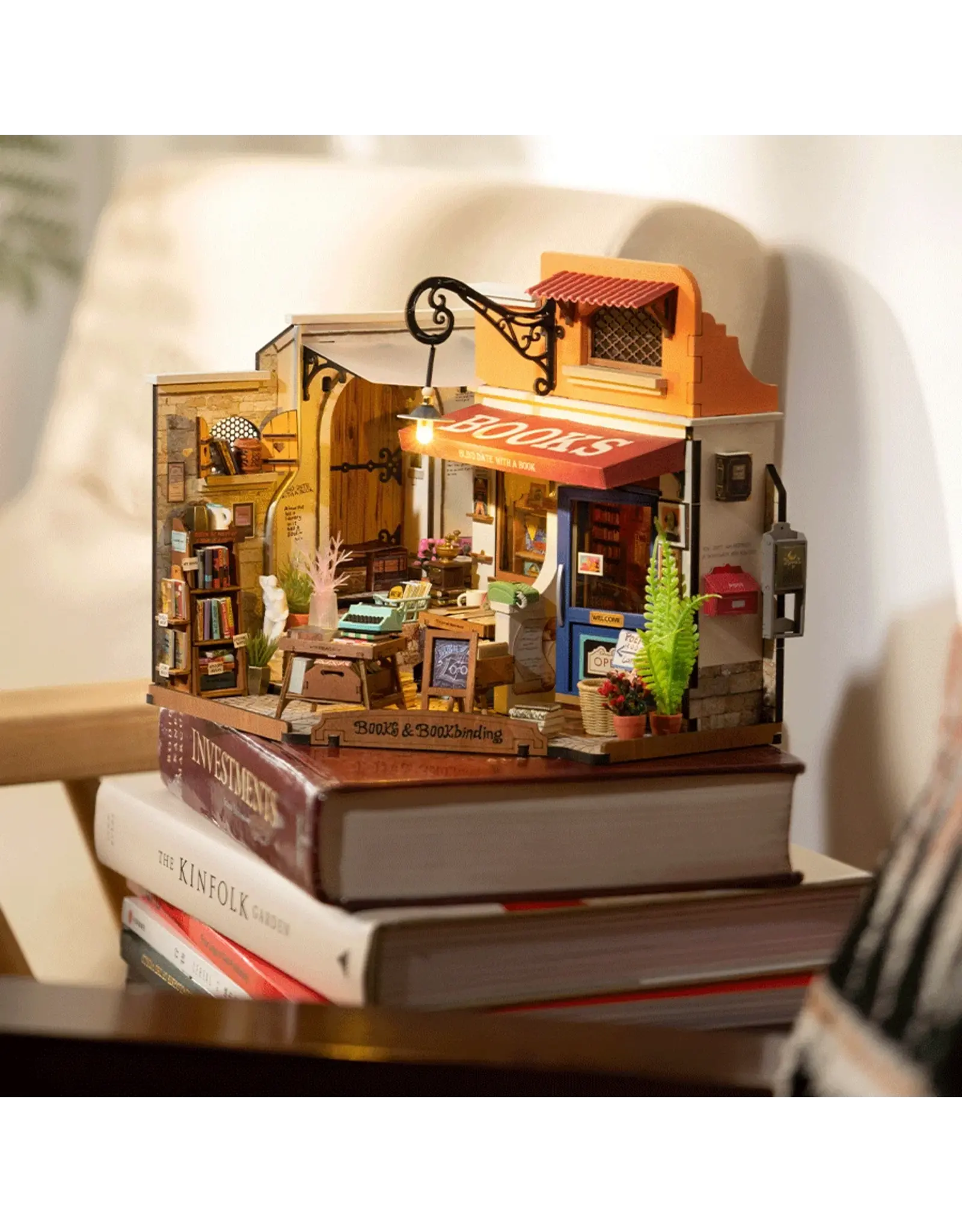Rolife Corner Bookstore DG164 - Rolife DIY Miniature Dollhouse