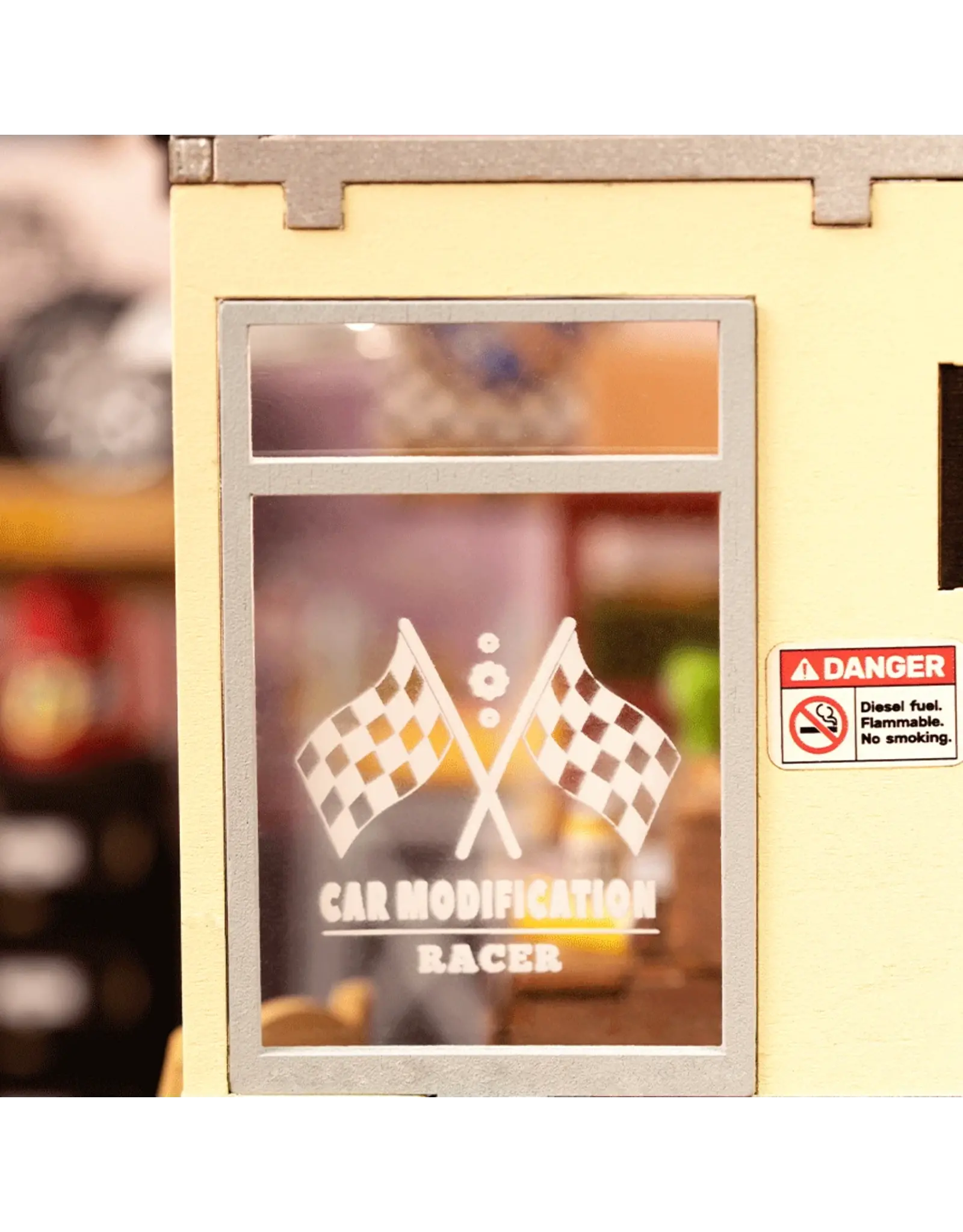 Rolife Garage Workshop DG165 - Rolife DIY Miniature Dollhouse