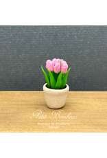 Pot blanc avec tulipes