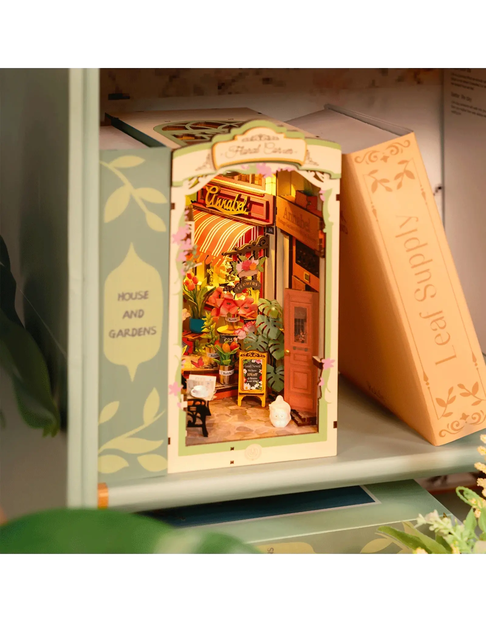 Rolife Floral Corner - Coin Fleuri (Book Nook) TGB09 - Rolife DIY Miniature Dollhouse